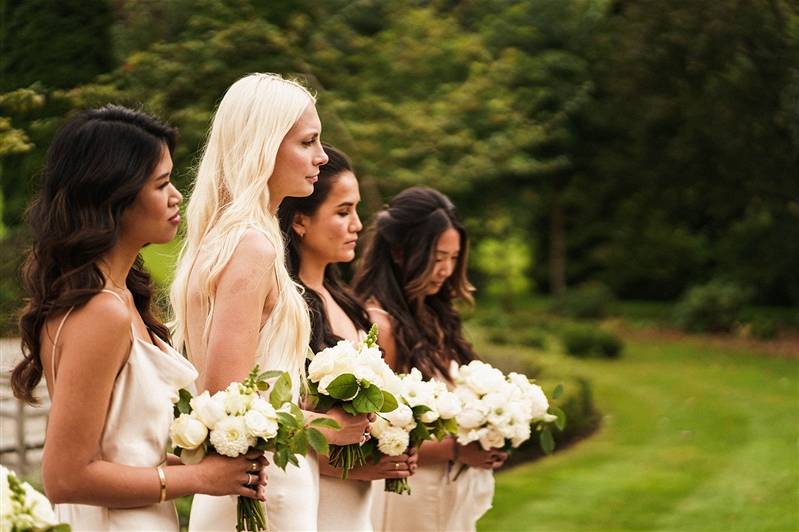 All white bridesmaid bouquets