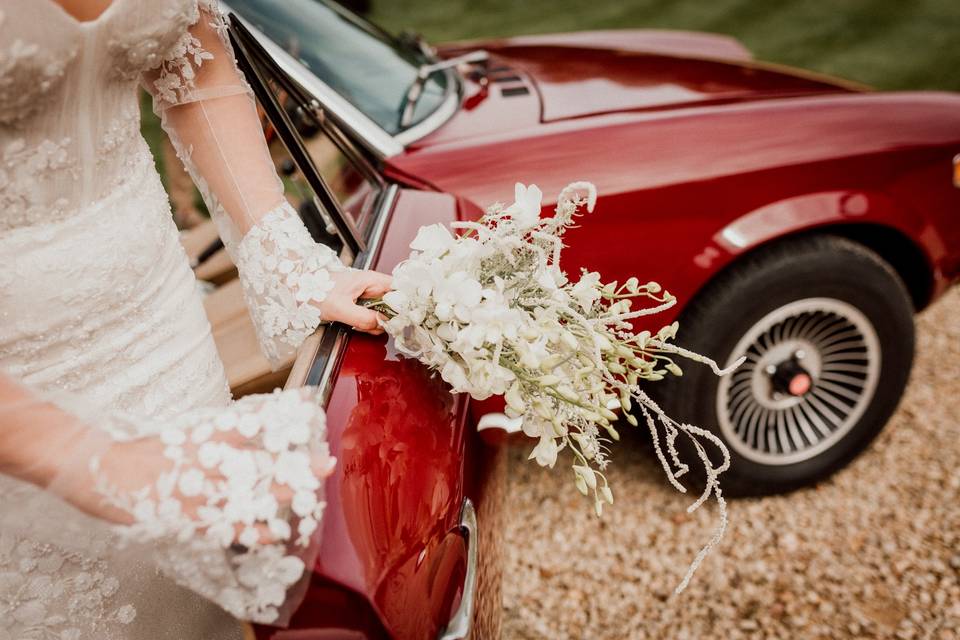 Vintage car and bouquet