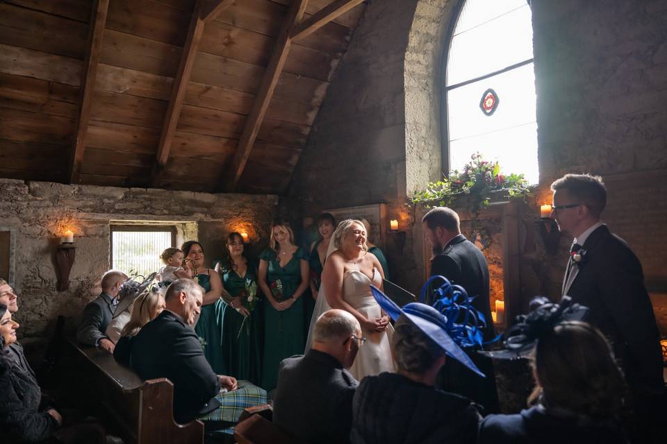 Cosy wedding in the chapel