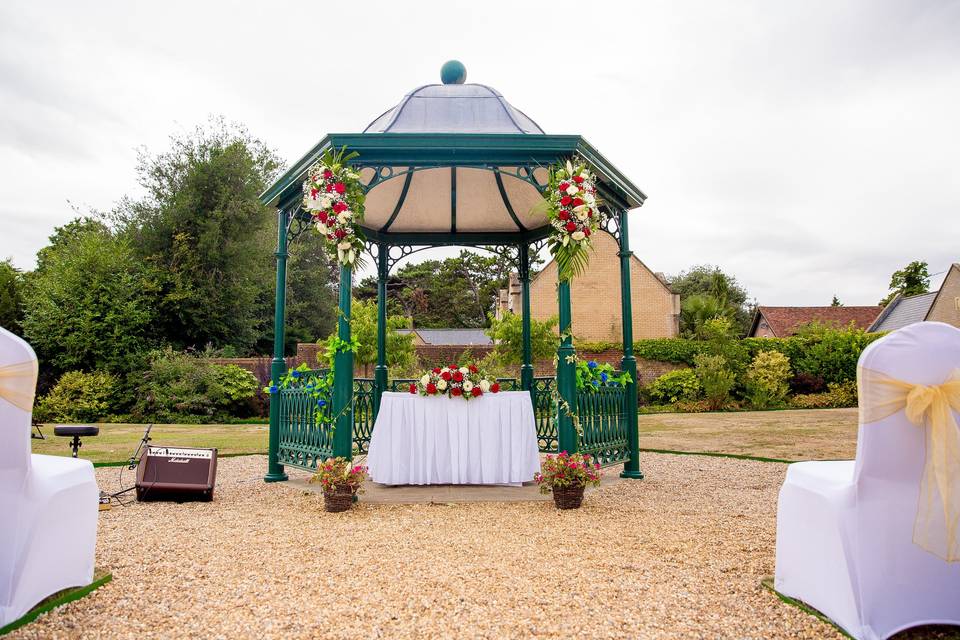 Apsley Suite Gazebo Ceremony 1