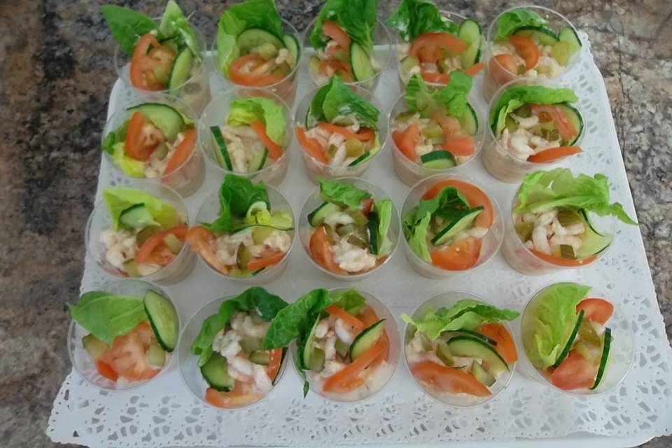 Salad -prawn cups