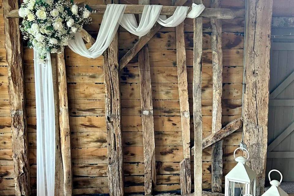 Barn wedding rustic decor