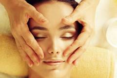 Natural facelift massage