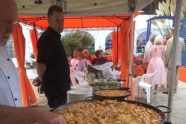 3 paellas at the same time