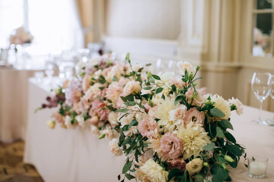 Bridal table garland