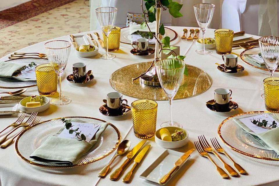 Gold-themed tablescape