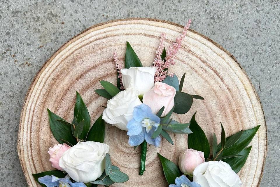 Pastel buttonholes