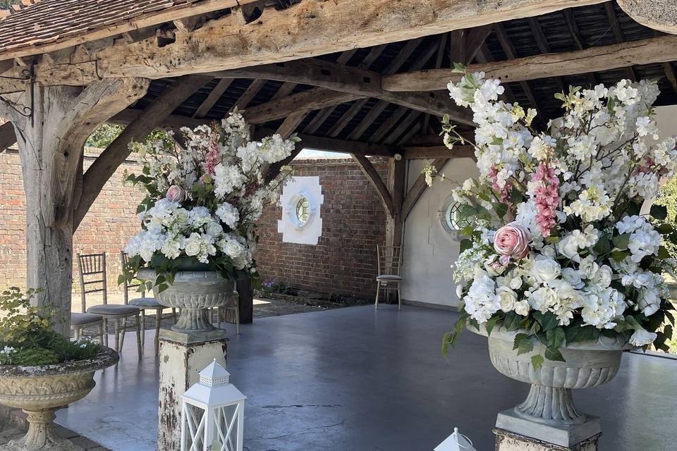 Outdoor ceremony flowers