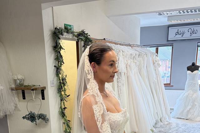 Lace fitted dress
