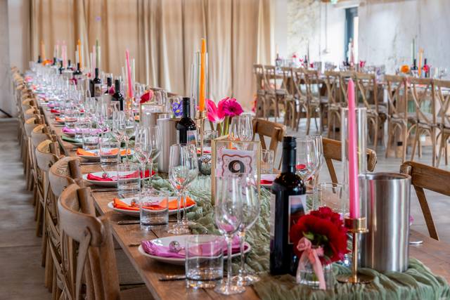 Banquet dining table