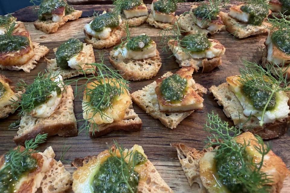 Halloumi crostini & pesto