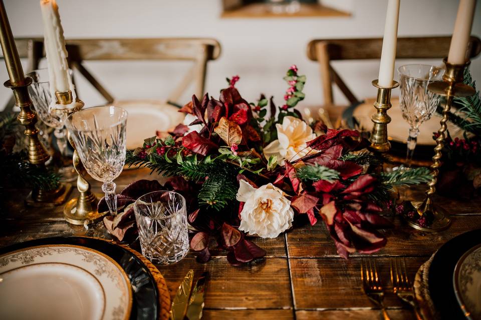 Warm winter table centrepiece