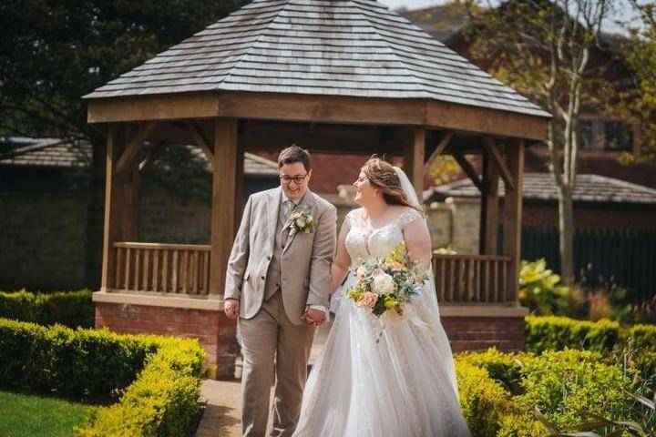 CLASSIC SPRING BRIDAL FLOWERS