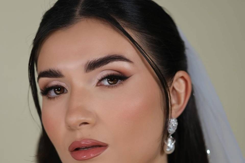 Bridal glam makeup