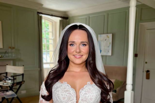Brunette autumn bride