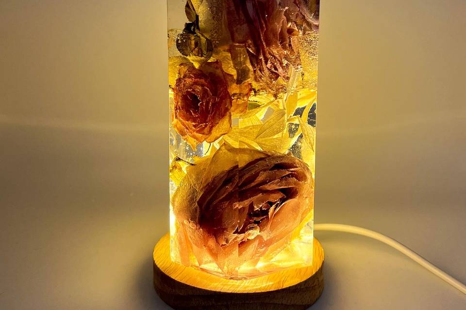 Resin flower lamp