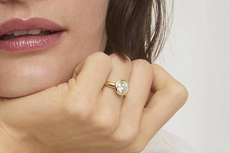 Round Engagement ring