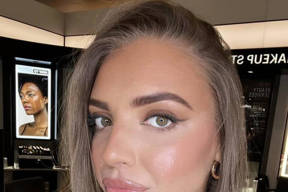 Bronzed radiant look