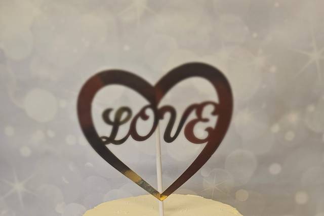 Simple wedding cake