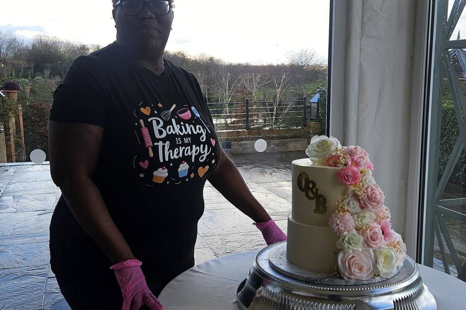 Pink flower spray cake