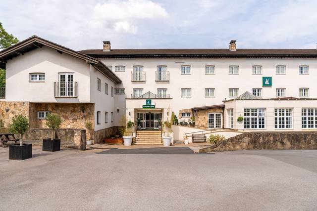 Airport Inn & Spa