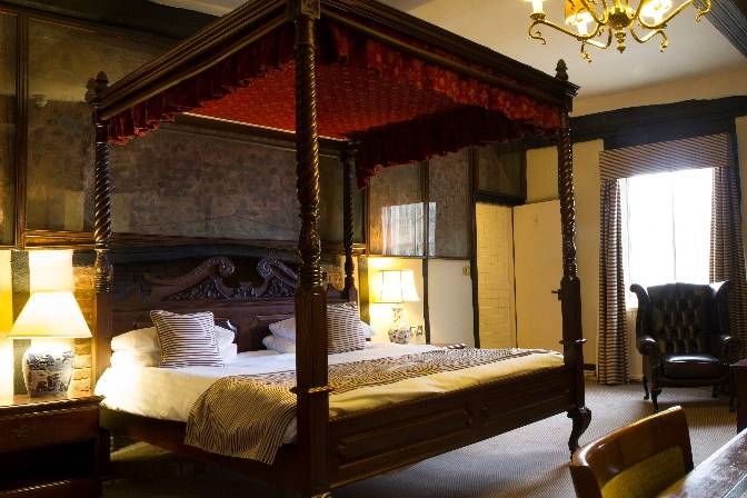 Luxury four-poster room