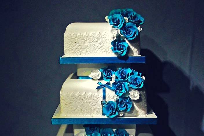 Vintage blue wedding cake