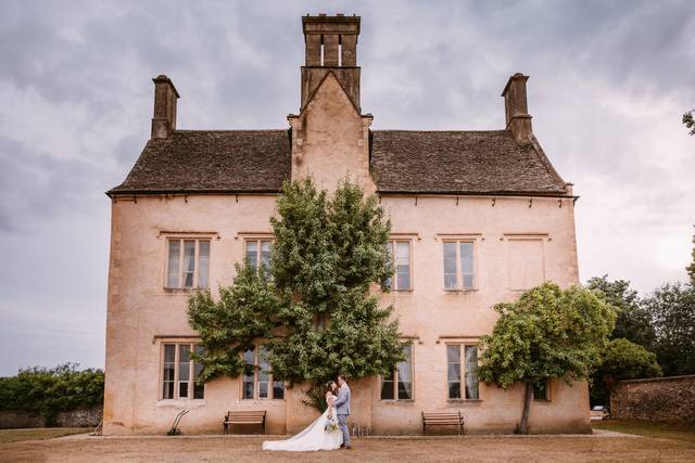 Cogges Manor Farm