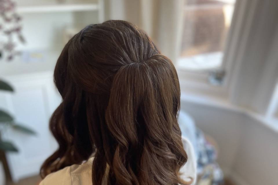 Volume half up pony