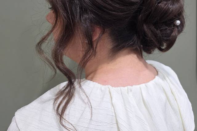 Low bun for dark brunette