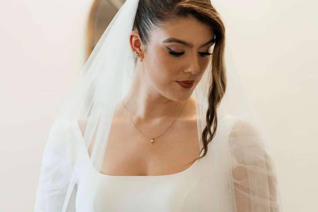 Bride ponytail front view