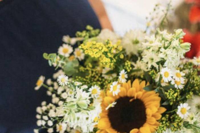 Rustic sunflower bouquet