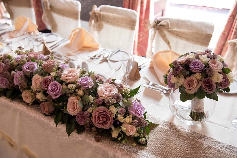 Lilac roses top table design