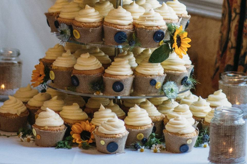 Fresh flower cake decoration