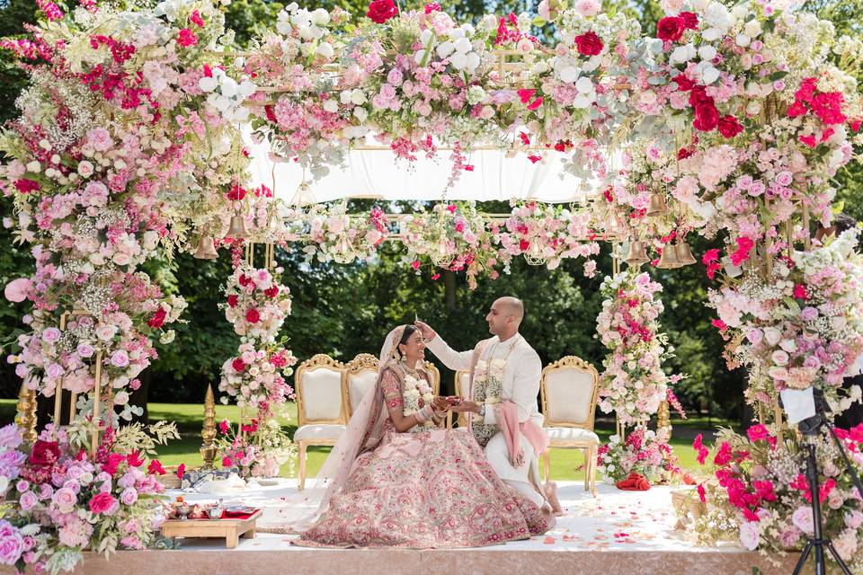 Outside ceremony pink 2
