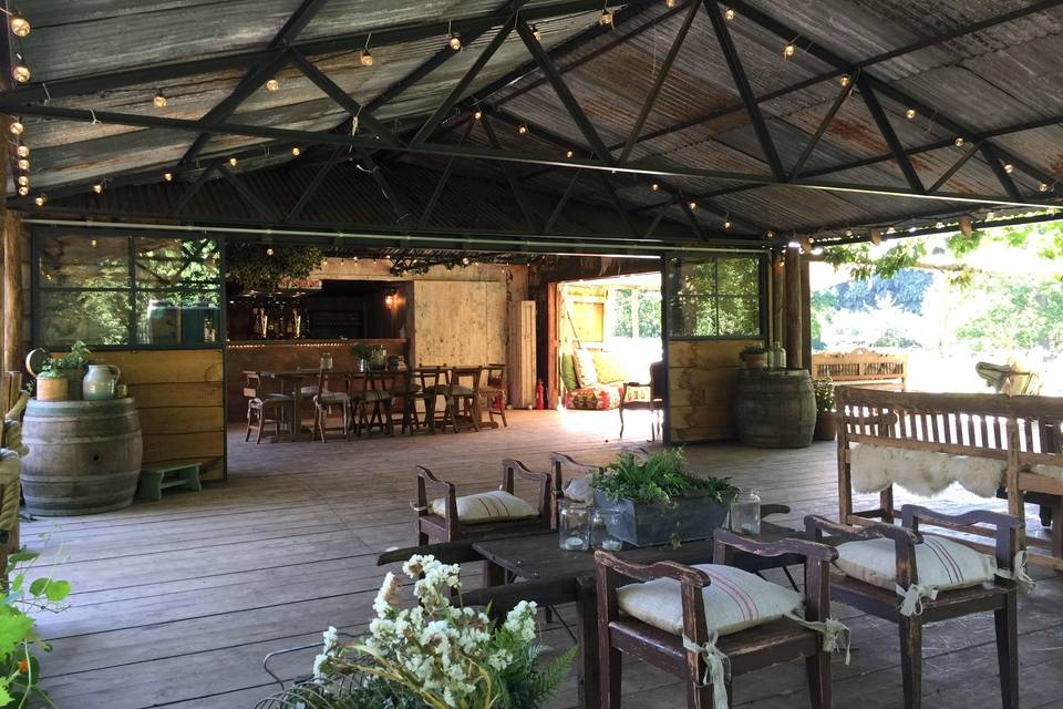 Bar area/field shelter