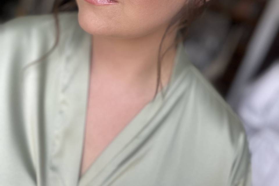 Soft glam bridesmaid makeup