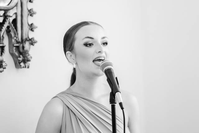 Amber Cox Vocalist