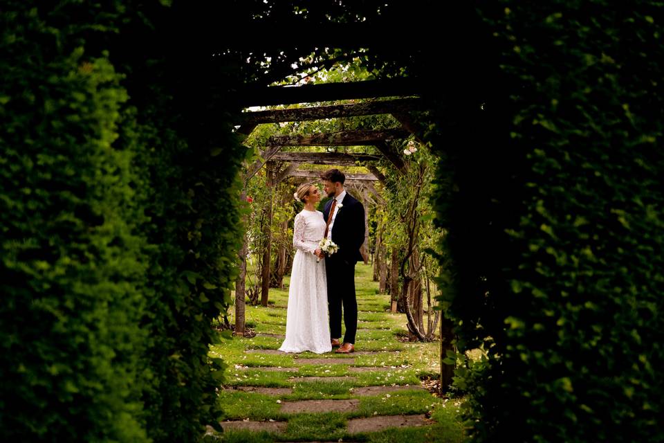 Couple in archway