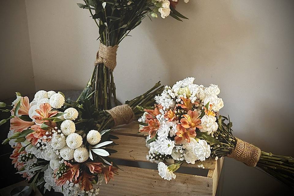 Bridesmaids bouquets