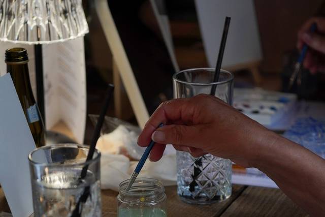 A paint. sip and glow event