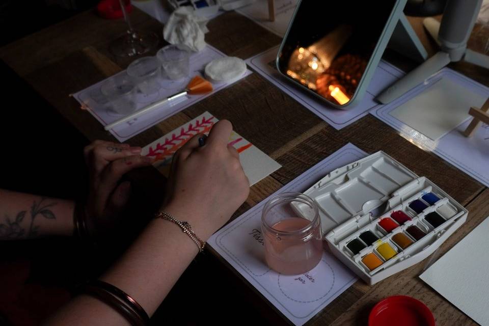 A paint, sip and glow event.