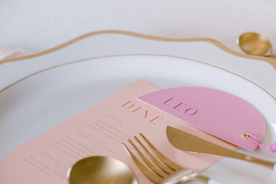 White & gold cutlery