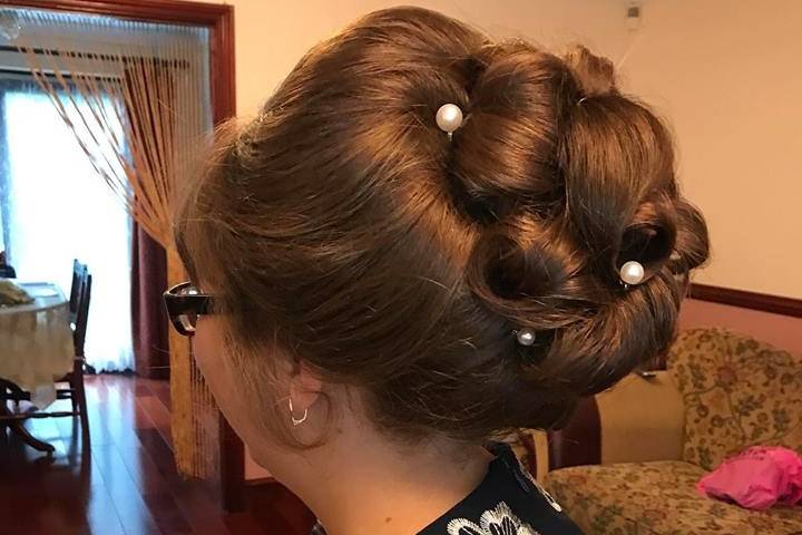 Woven bun with pearls