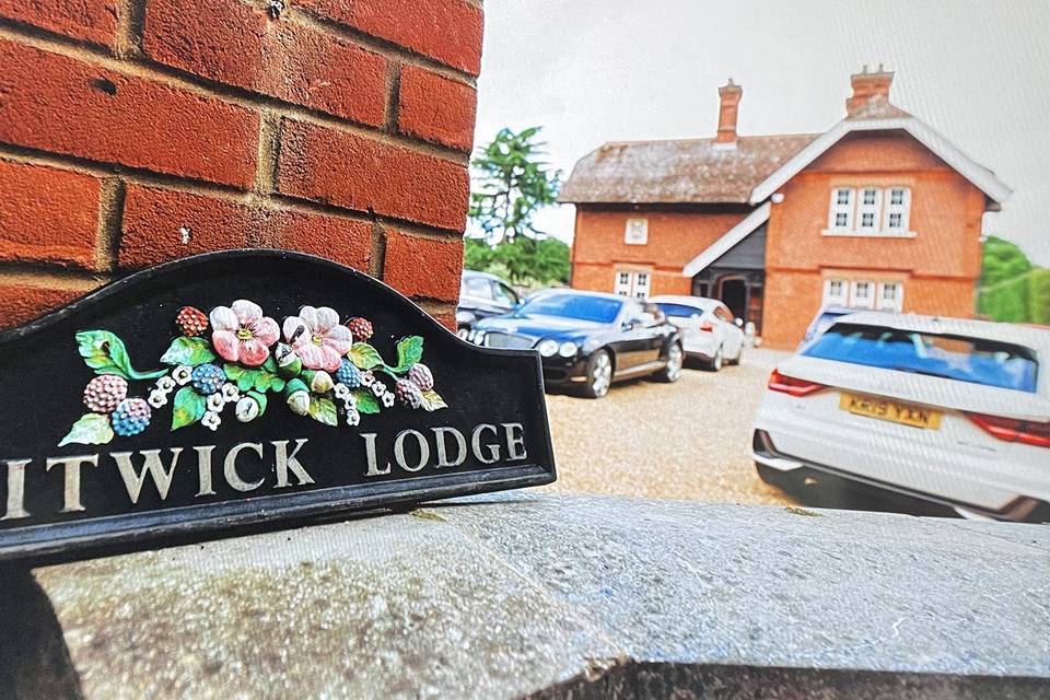 Entrance to Flitwick Lodge