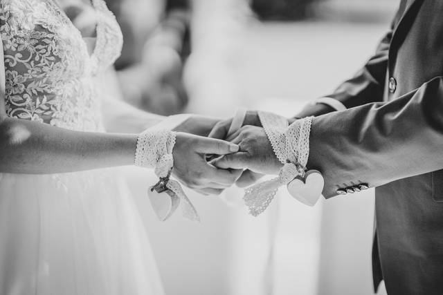 Handtying