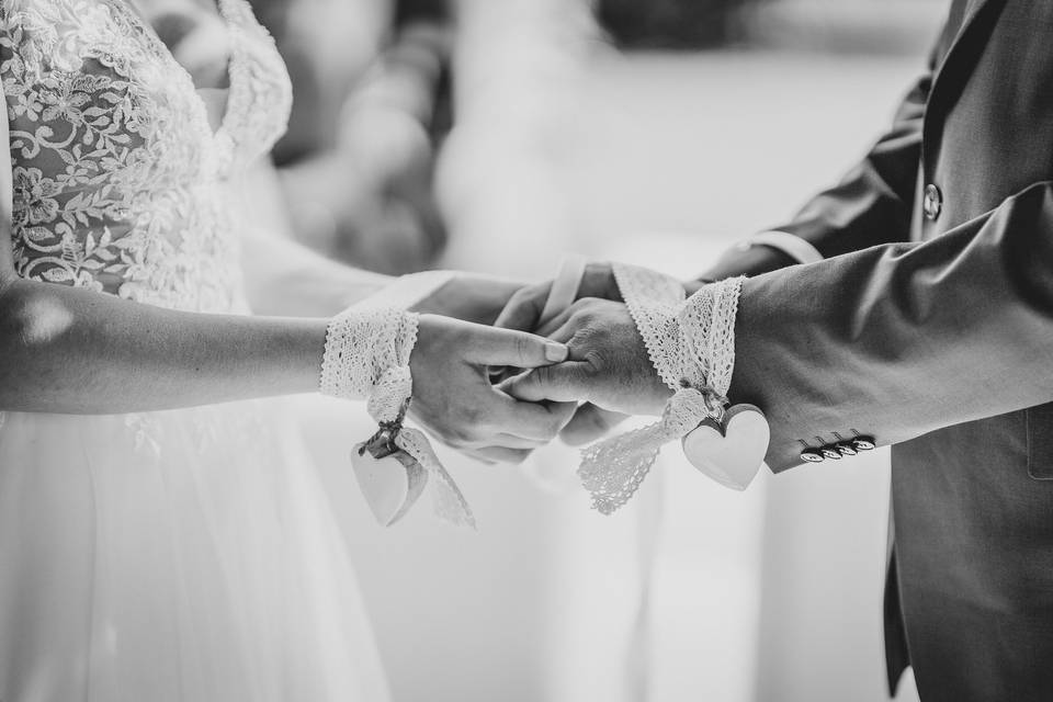Handtying