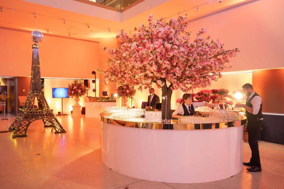 Inspiring guest reception