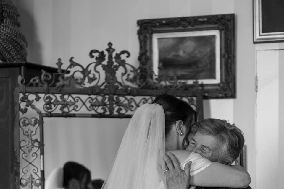 Bride and Mum embracing
