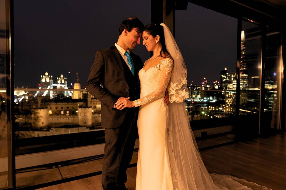 Wedding couple at skyline